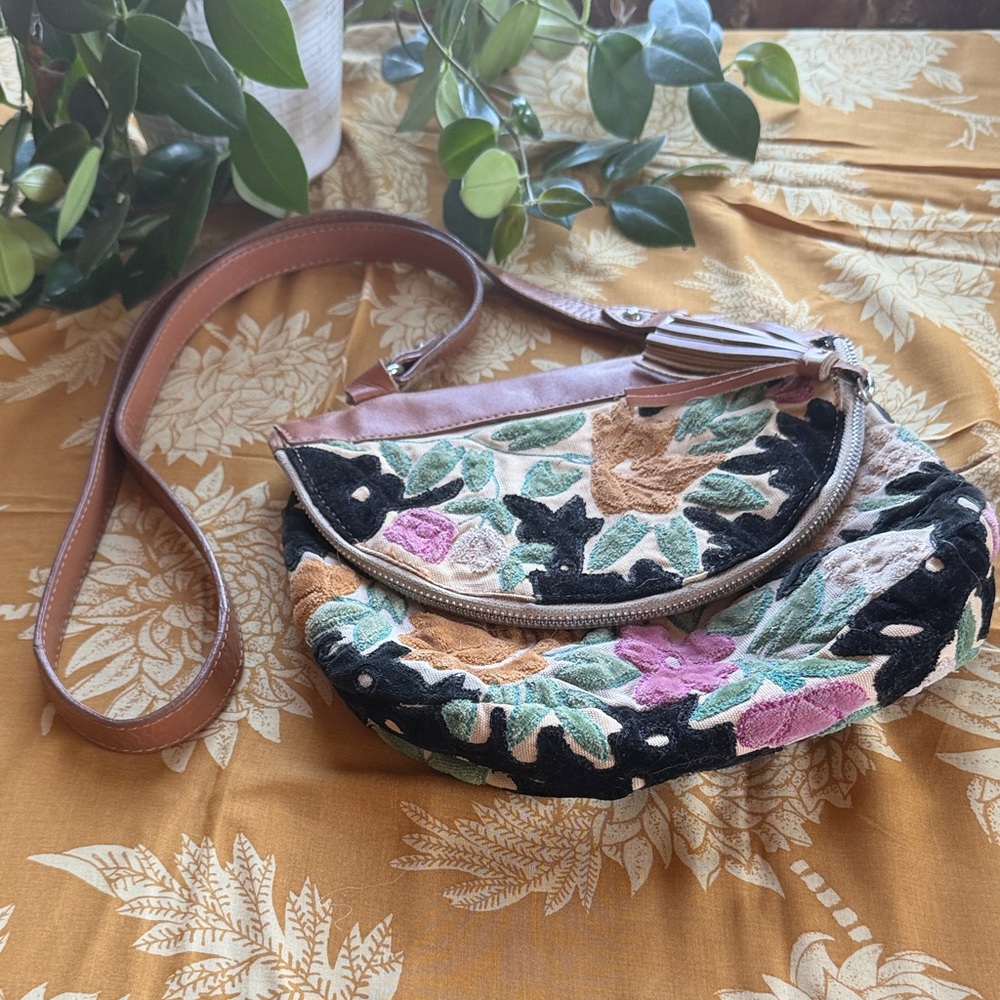 GIFTED Vintage Anthro Miss Albright Embroidered Crossbody Bag